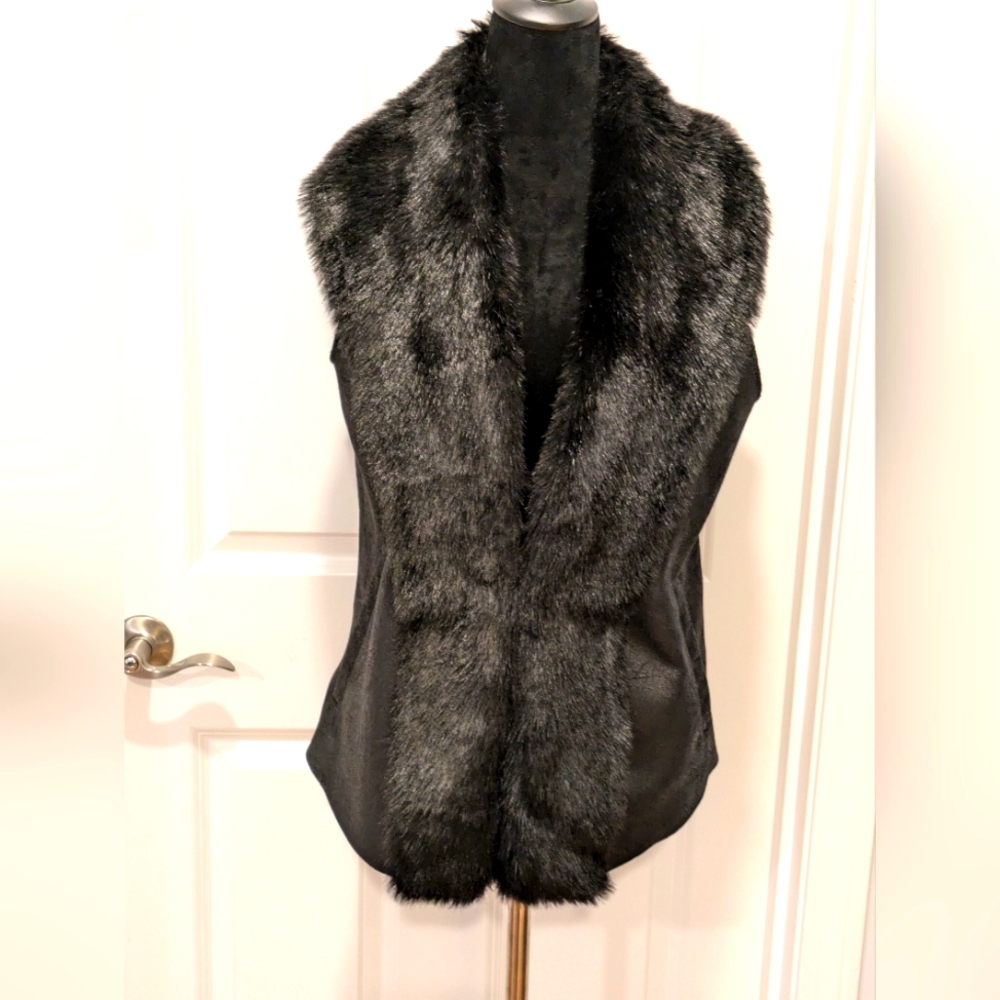 Women's Vest Size MEDIUM